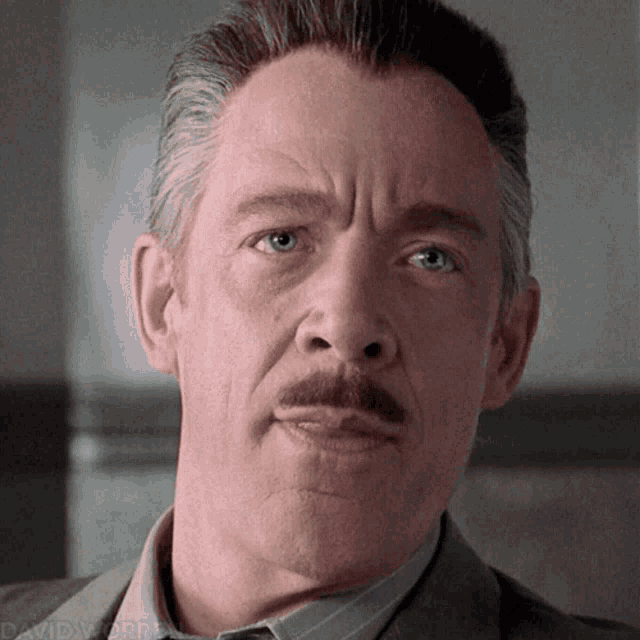 j jonah jameson-Humberto Jesús Solorzano Almanza -Ucm-Mcu-Spiderman-Spider man-Hombre Araña 1 2 3-Marvel Comics live action-Pelicula-Peliculas en Vida real-Sam raimi (Latin Americ-American Spanish Dub-Español latino)