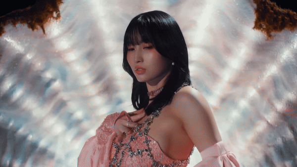 MOMO of TWICE [MISAMO ERA] - (KLM 4.1)