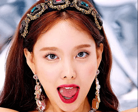 NAYEON of TWICE (2019 ERA) KLM 4.1